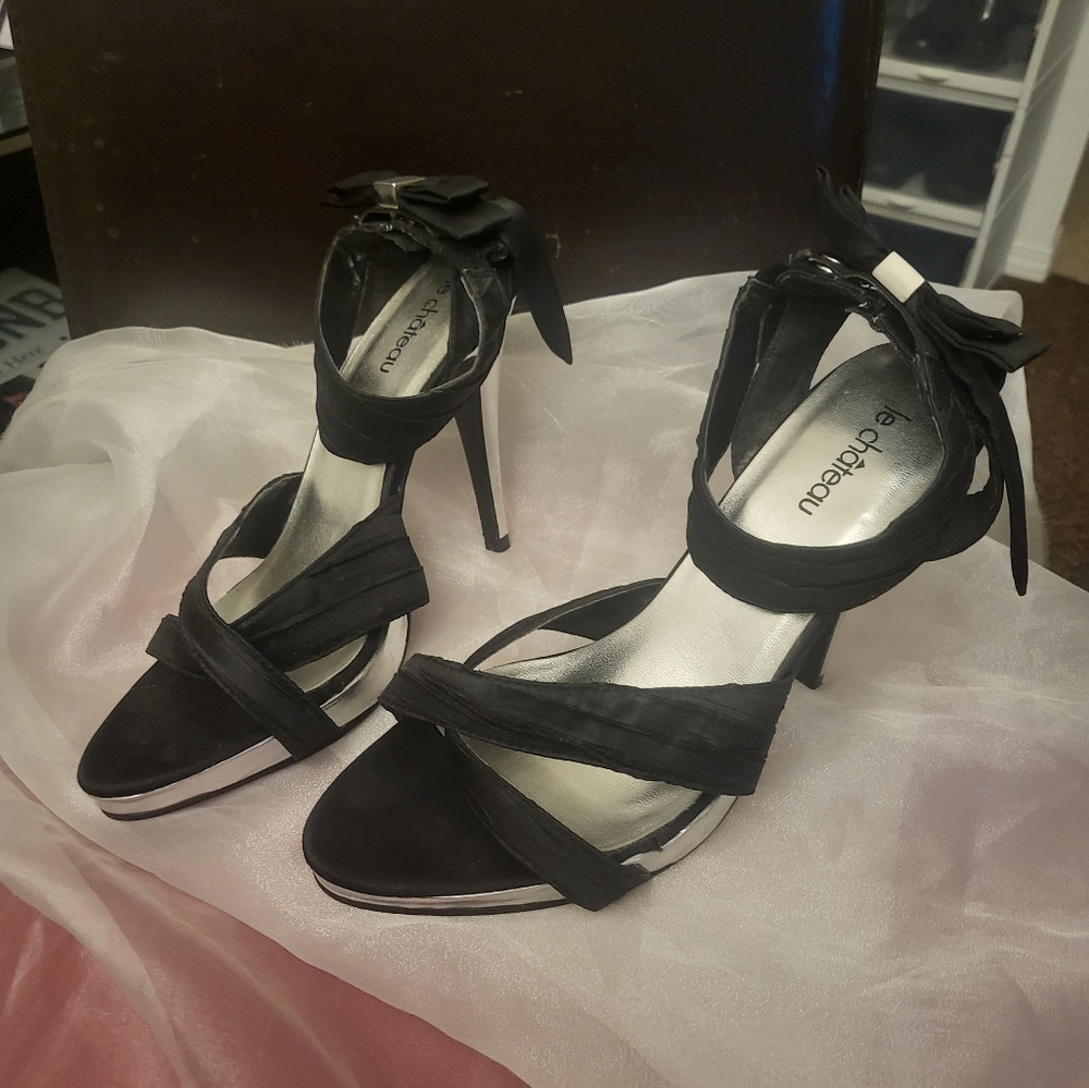 Le Chateau Pumps